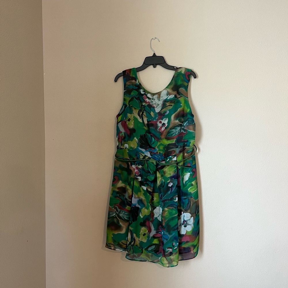 Beautiful floral sleeveless dress with matching belt